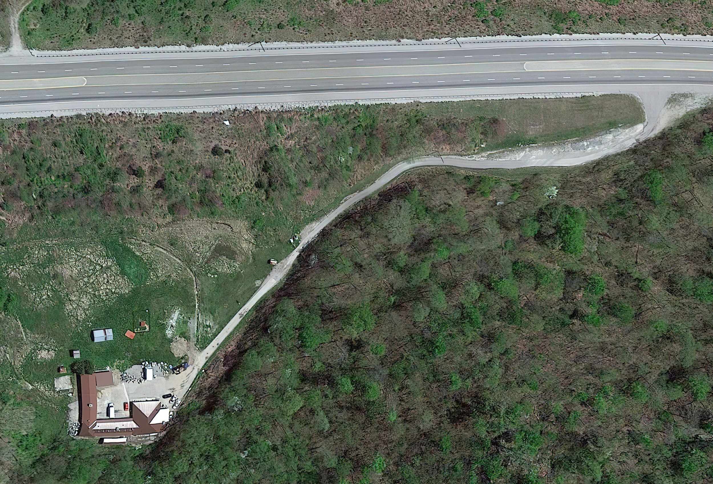 The Kentucky River Regional Animal Shelter is located just off KY Hwy. 80 in Hazard. As you can see the property is very close to the highway.